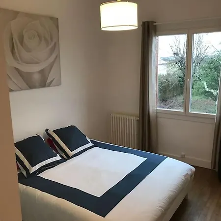 Maison 8 P. Bien Situe. Entree Et Sortie Facile. Prázdninový dům Ruelle-sur-Touvre