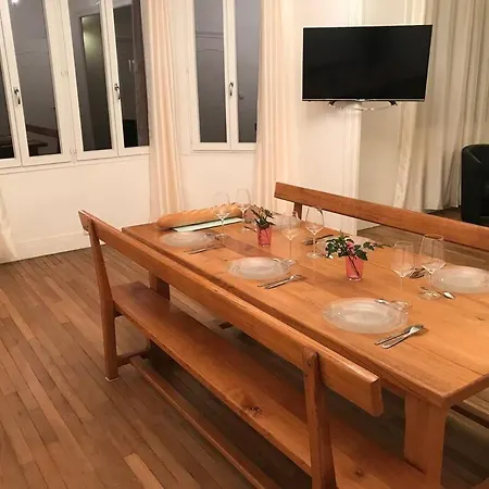 Maison 8 P. Bien Situe. Entree Et Sortie Facile.