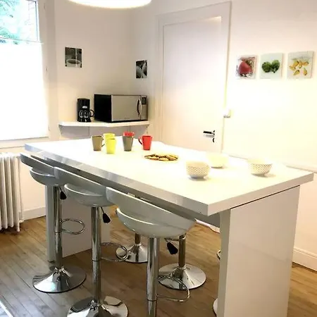 Maison 8 P. Bien Situe. Entree Et Sortie Facile. *