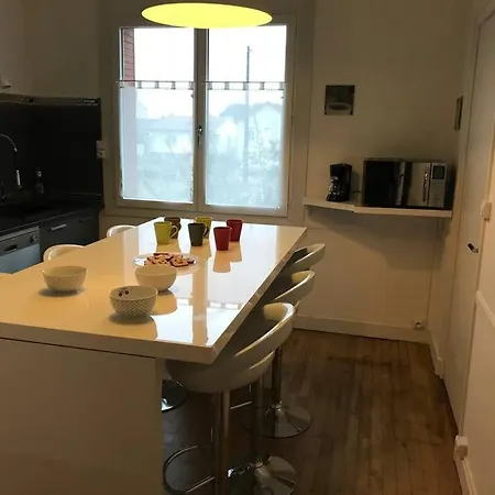 Maison 8 P. Bien Situe. Entree Et Sortie Facile. Prázdninový dům *