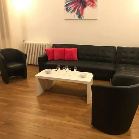 Prázdninový dům Maison 8 P. Bien Situe. Entree Et Sortie Facile. Ruelle-sur-Touvre