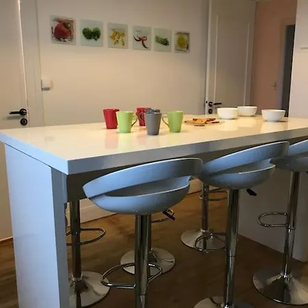 Maison 8 P. Bien Situe. Entree Et Sortie Facile. *